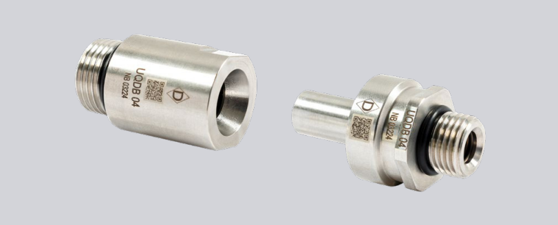 UQDB 產品圖（灰底，Socket 與 Plug）